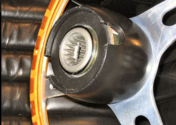 Quick release hub